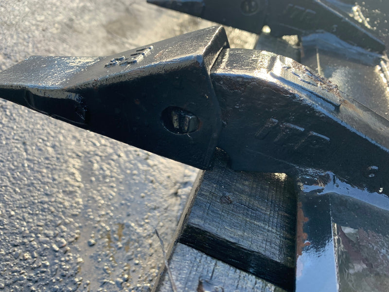 Load image into Gallery viewer, 80 Inch Glacier Extreme Skid Steer Bucket - Teeth
