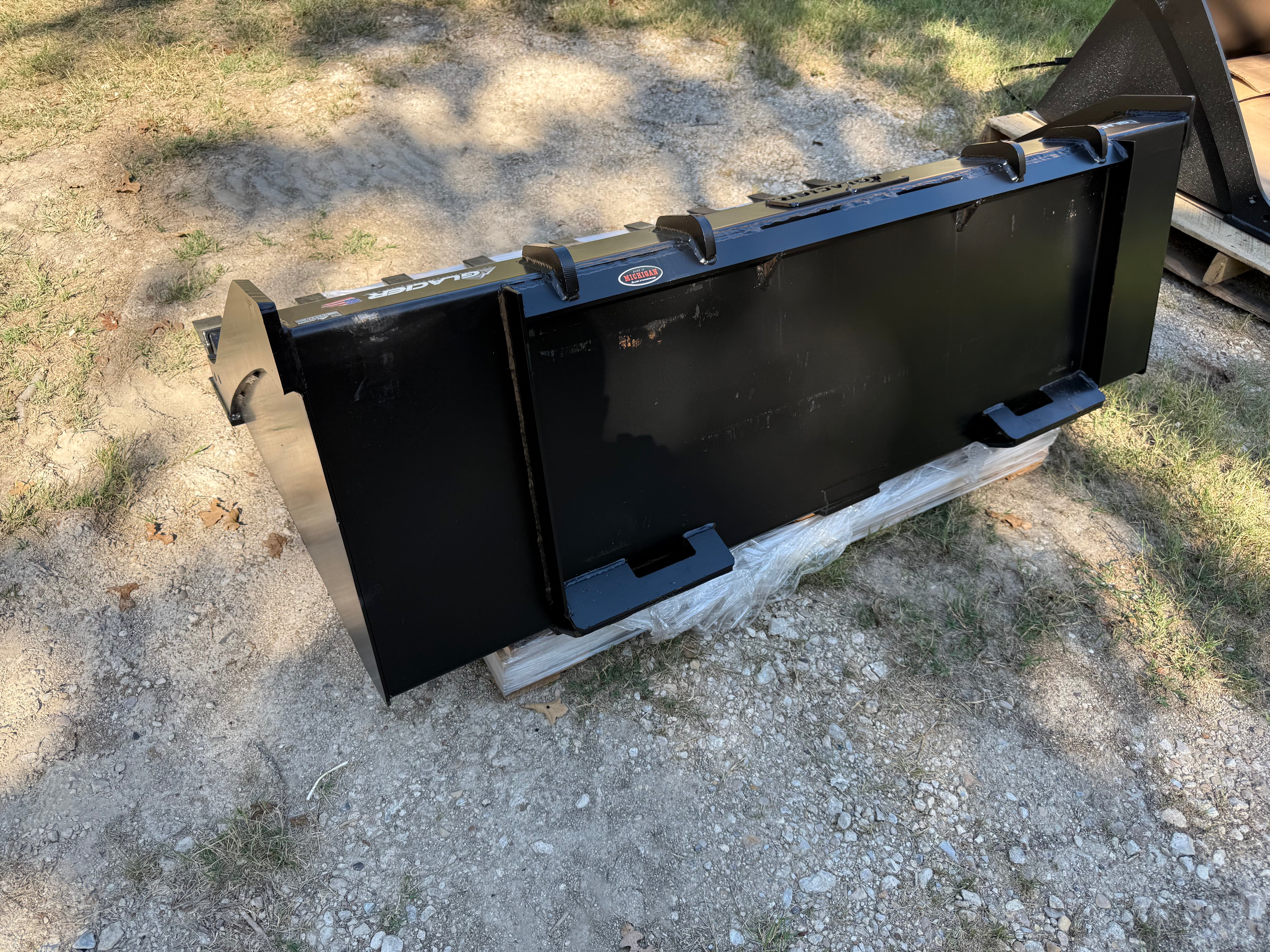 84 Inch Glacier Extreme Skid Steer Bucket - Teeth – JST Attachment