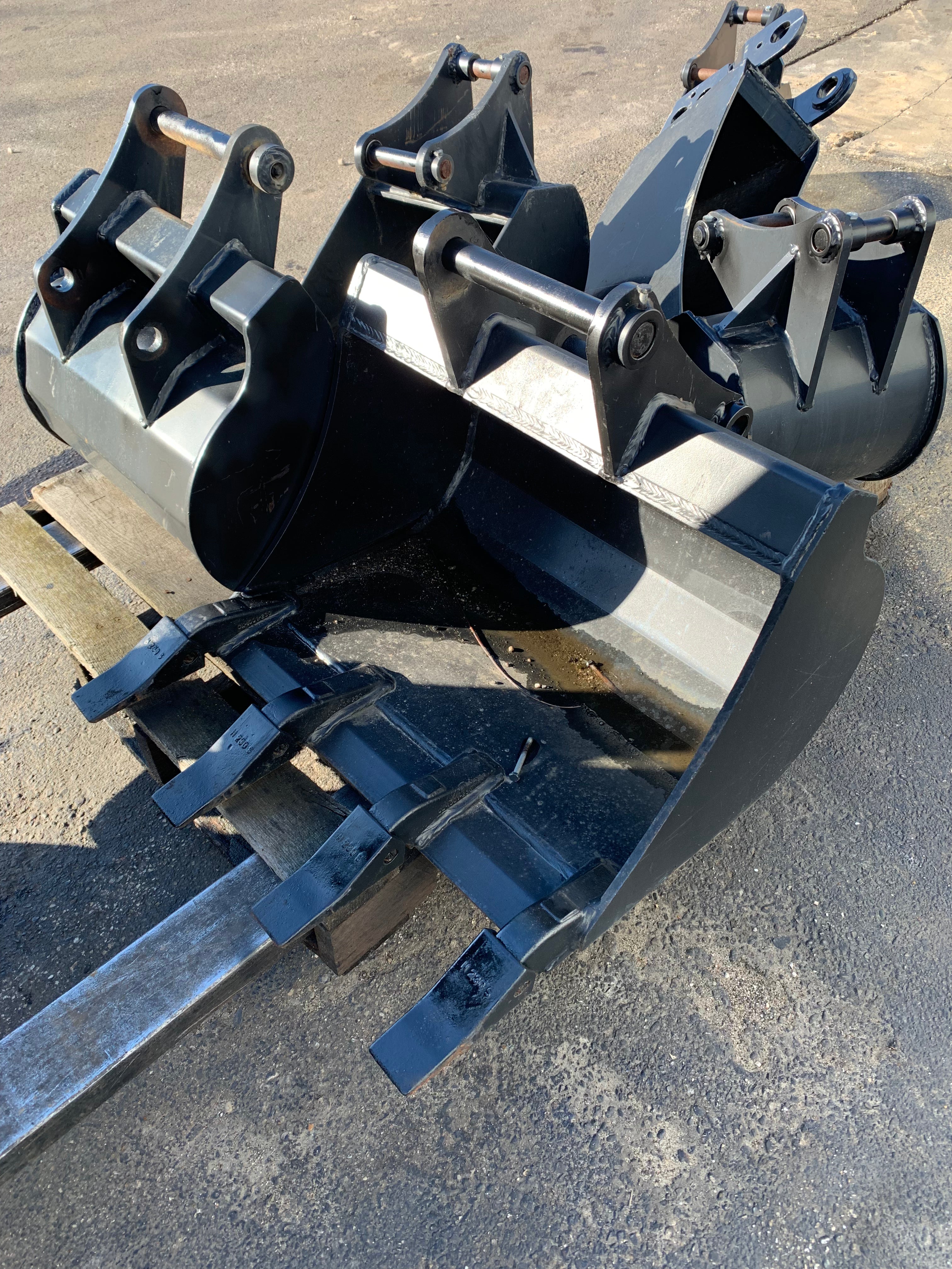 16 Inch Backhoe Bucket – JST Attachment Sales